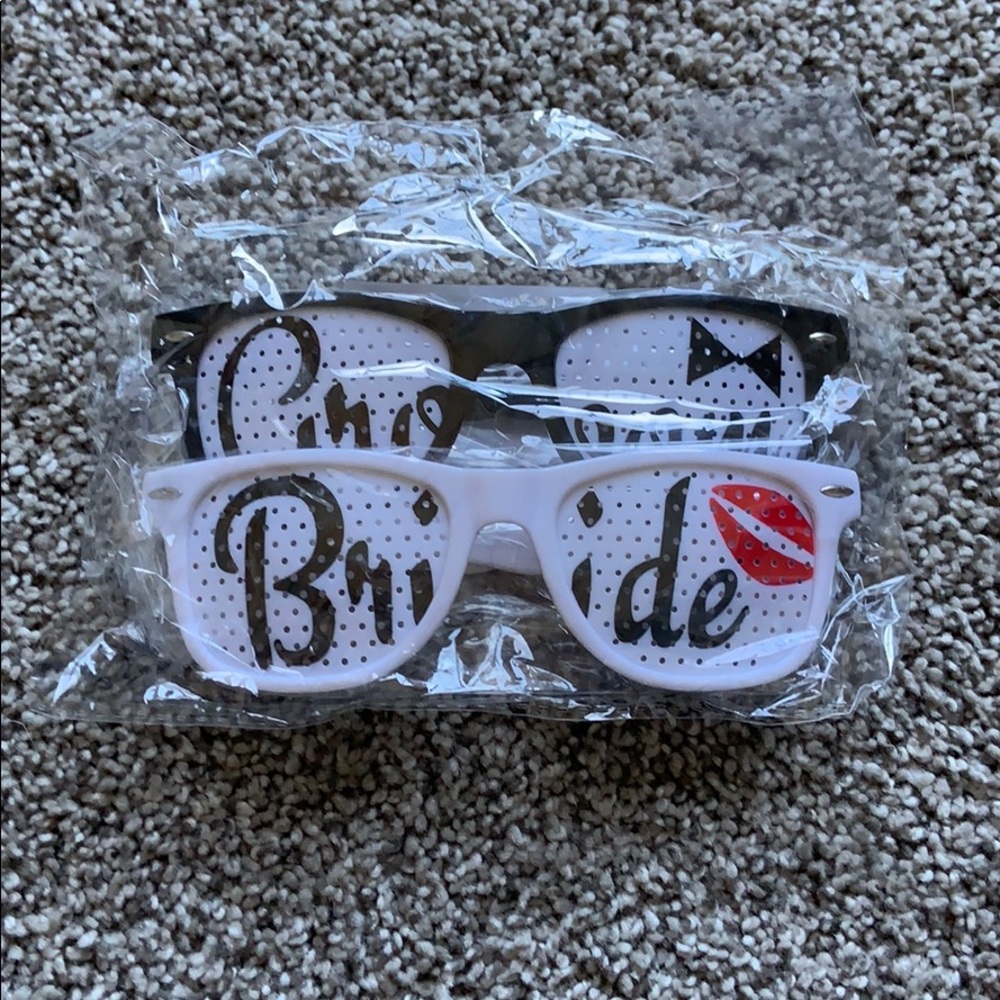 Bride/Groom Glasses